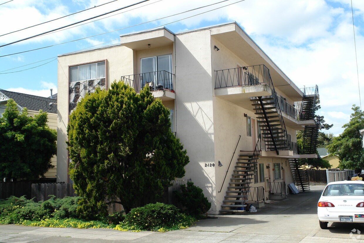 Foto principal - 2120 Roosevelt Ave