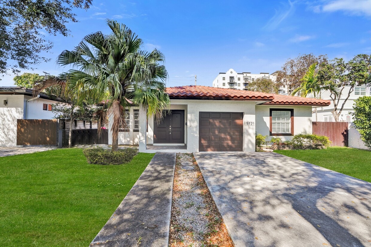 Photo - 5721 SW 11th St (West Miami, FL)