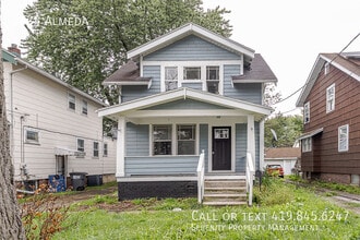 Building Photo - 3534 Almeda Dr