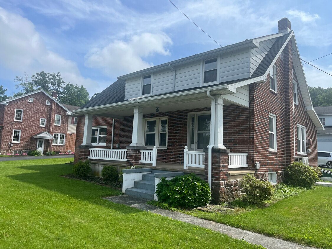 Foto principal - Beautiful 5-Bedroom Home in East Cocalico ...