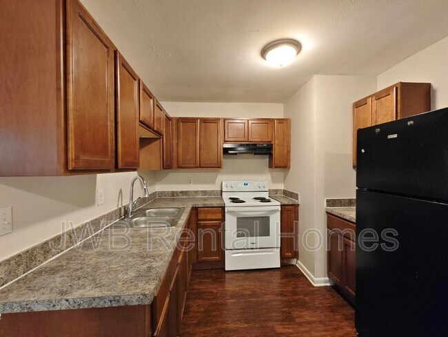 Building Photo - 2228 Betsy Dr