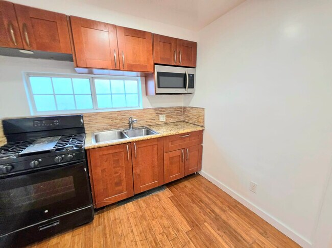 Foto del edificio - 1361 W Vernon Ave