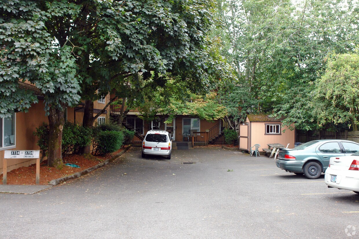 Building Photo - 3734 SE Gladstone St