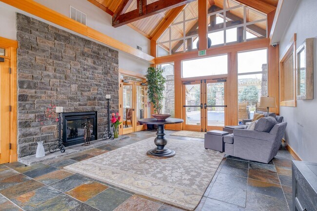 Foto del edificio - Spectacular 3 Bedroom, 3.5 Bathroom Townhome in Scenic Arbor Station.