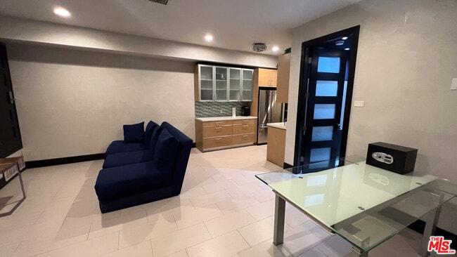 Foto del edificio - 6425 Weidlake Dr