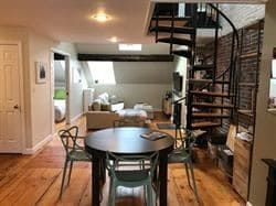 Building Photo - 22 Temple St