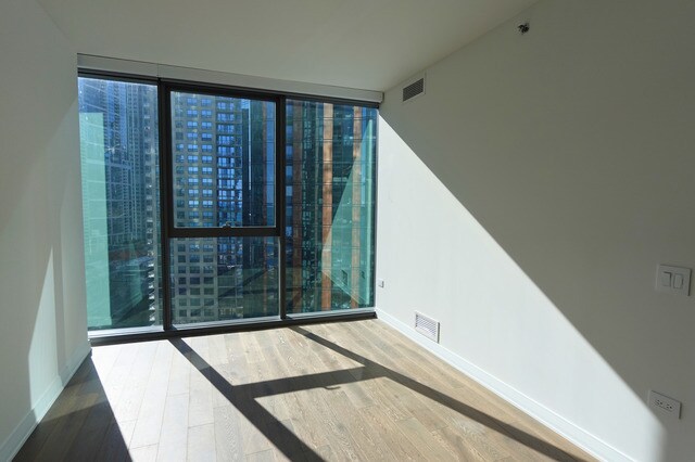 Foto del edificio - 211 N Harbor Dr