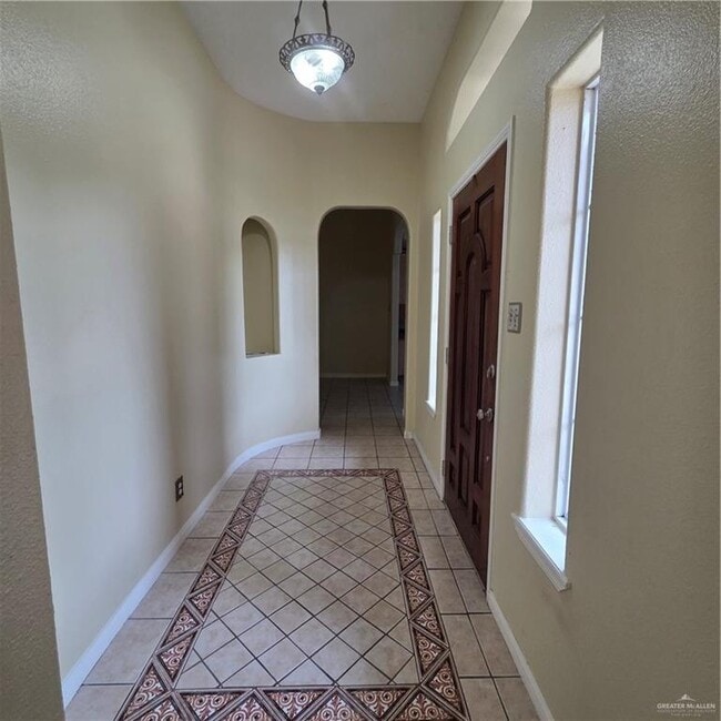 Building Photo - 20 Crosswinds Cir