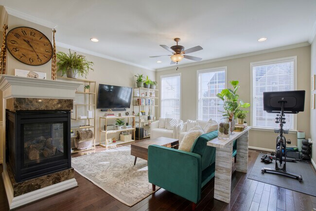 Building Photo - 10228 Fountain Cir