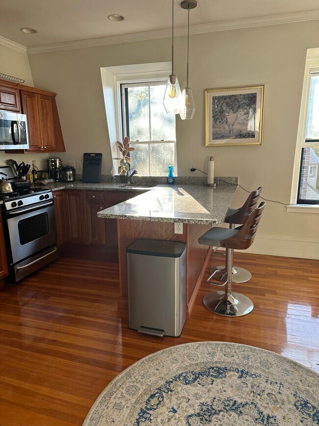 Foto del edificio - HOT SOMERVILLE LISTING