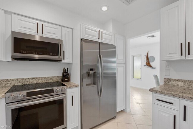 Building Photo - 2 br, 2 bath House - 1093 SW 14th St