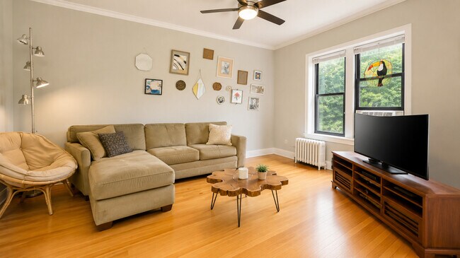 Building Photo - 3610 N Claremont Ave