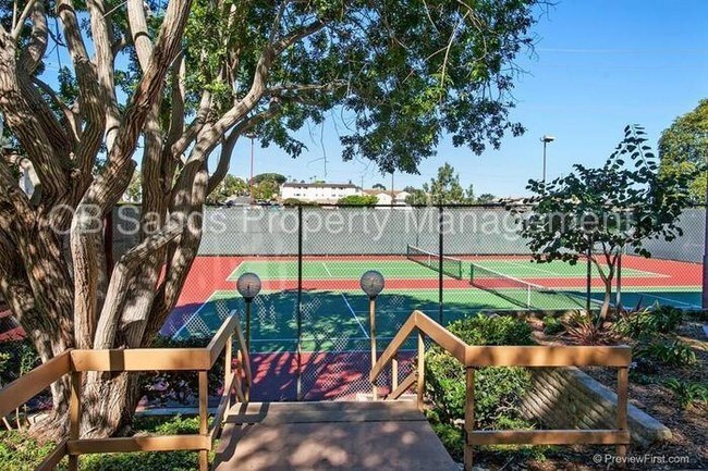 Building Photo - 4012 Valeta St