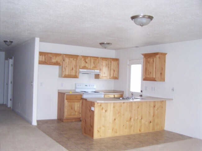 Building Photo - 1246 N 650 W