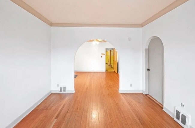 Foto del edificio - 2432 Elmwood Ave