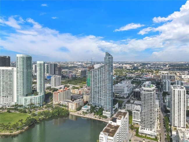 Foto del edificio - 2020 N Bayshore Dr