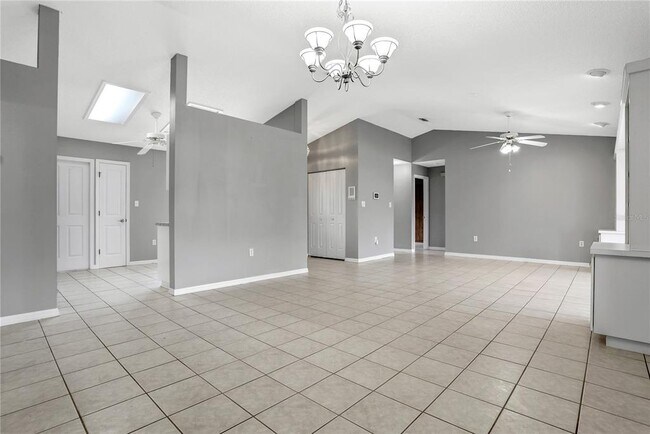Building Photo - 36650 Doral Dr