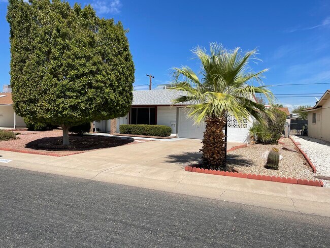 Foto del edificio - 10946 W Canterbury Dr