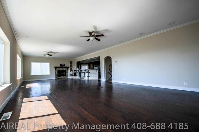 Foto del edificio - 15707 Highland Dr