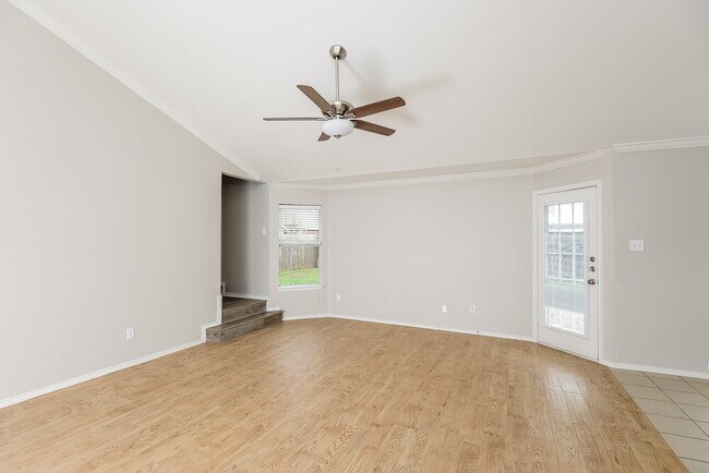 Building Photo - 2104 Deniro Dr