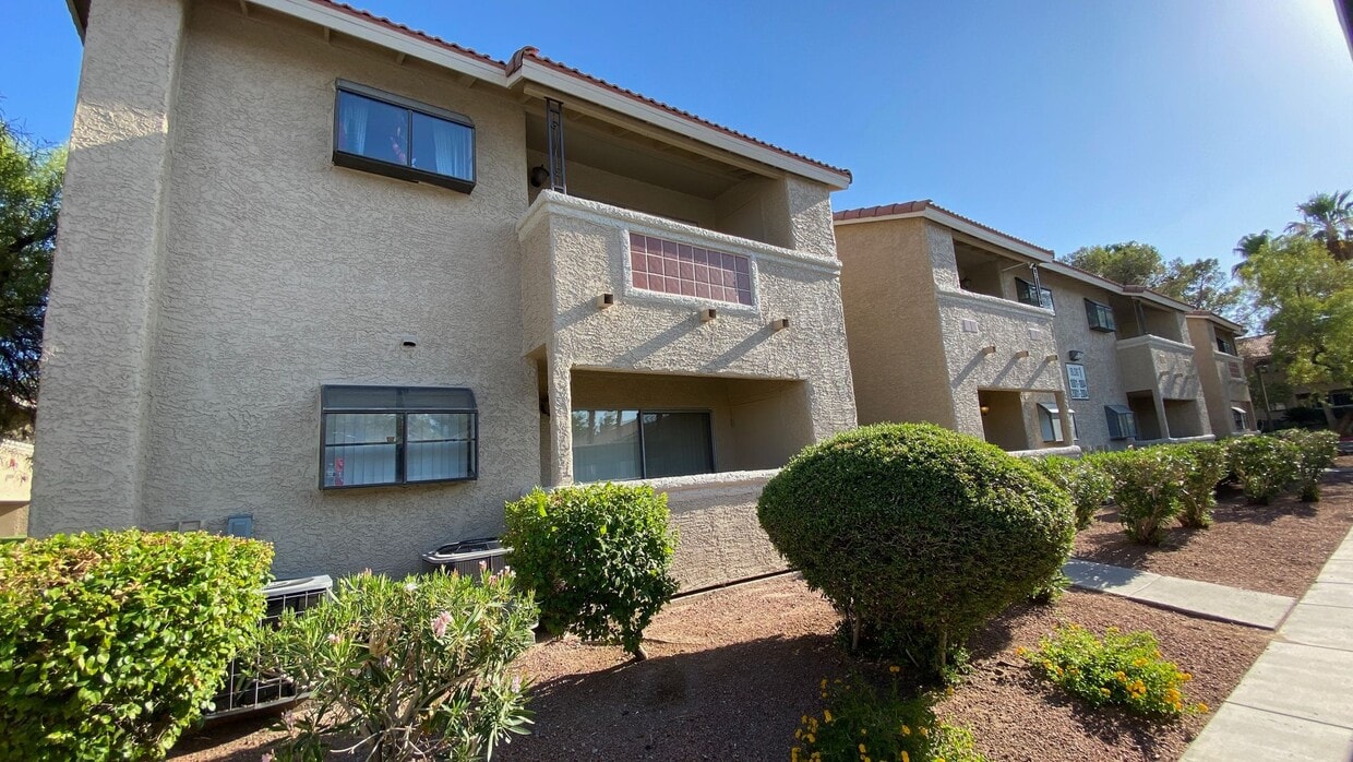 Building Photo - Spacious 2 Bed, 2 Bath Condo – Prime Locat...
