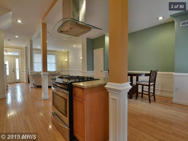 Foto del edificio - 733 Otis Pl NW