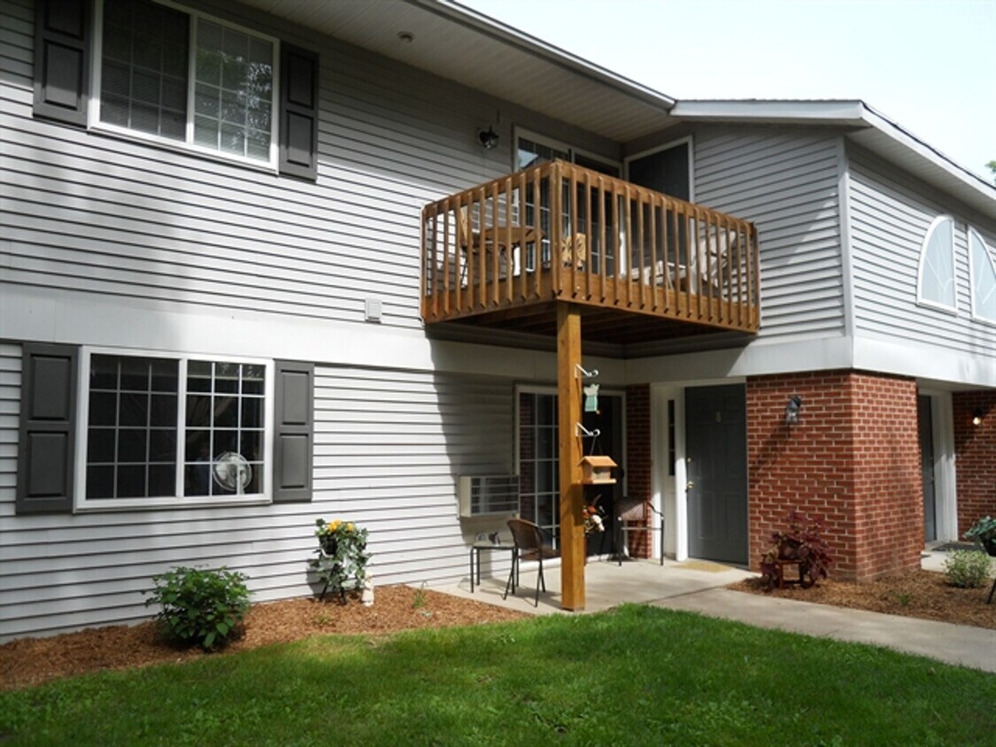 Primary Photo - Riverwood Apartments - 514 McEvoy St