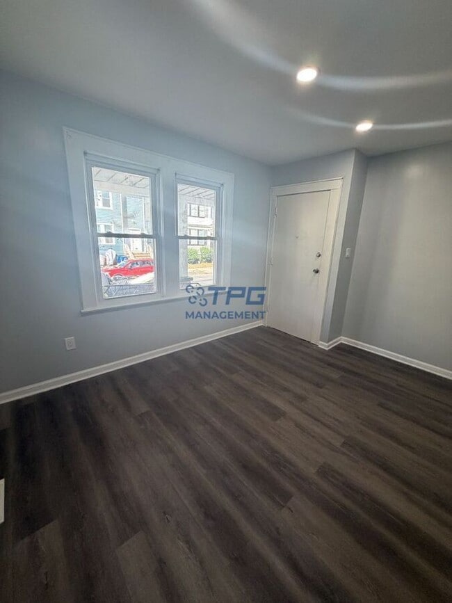 Building Photo - 134 Dewey St