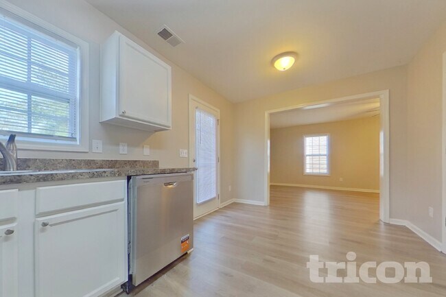Building Photo - 403 Parkstone Ct
