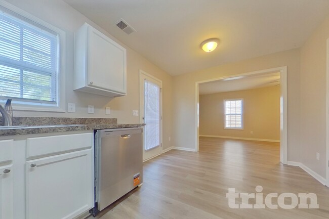 Foto del edificio - 403 Parkstone Ct