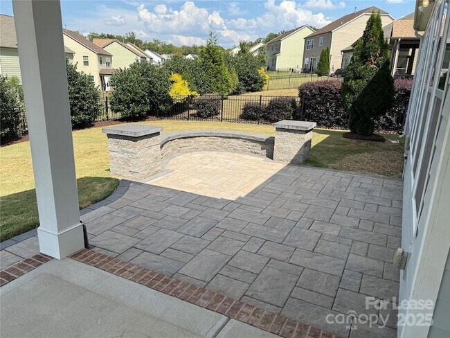 Foto del edificio - 17538 Austins Creek Dr