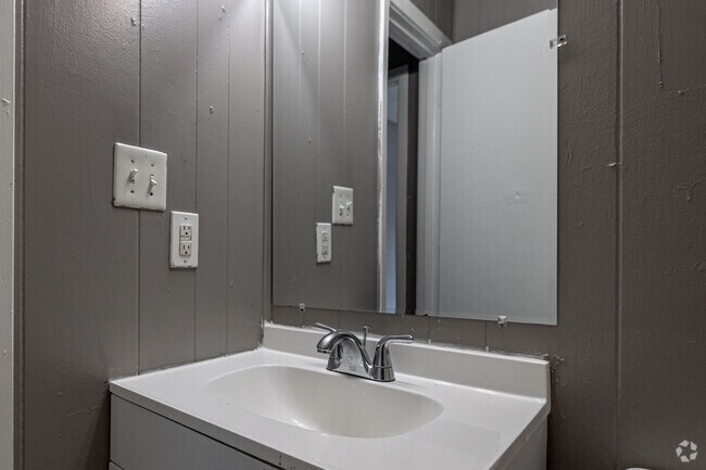 2 habitaciones, 1 baño - 854 pies cuadrados - Baño - Sunset Village