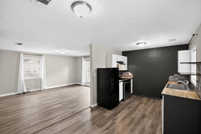Foto del edificio - 1351 Eason St NW