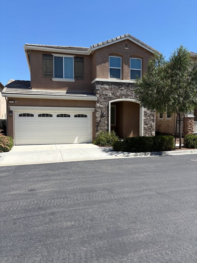 Building Photo - 28434 Sunflower St