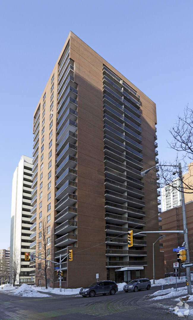 Building Photo - 475 Laurier Ave W