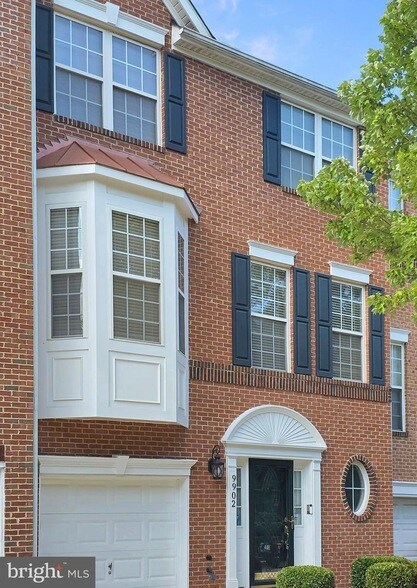 Foto del edificio - 9902 Woodview Dr