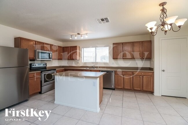 Building Photo - 9032 E Pampa Ave