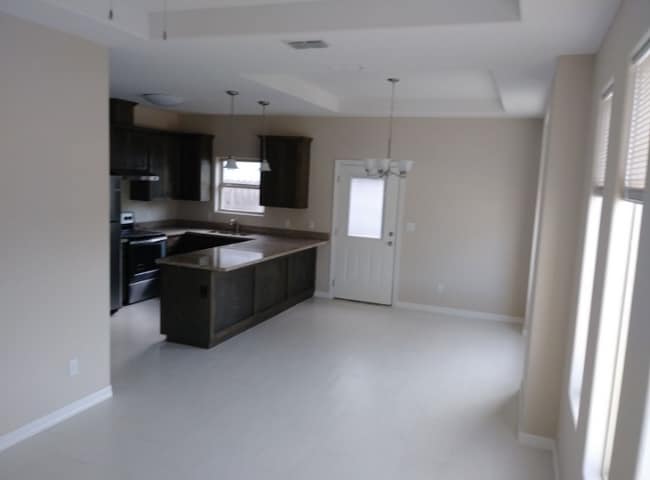 Building Photo - 210 Fig Dr