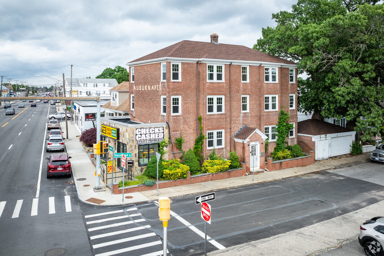 Side of Building 1 - Auburn Apartments