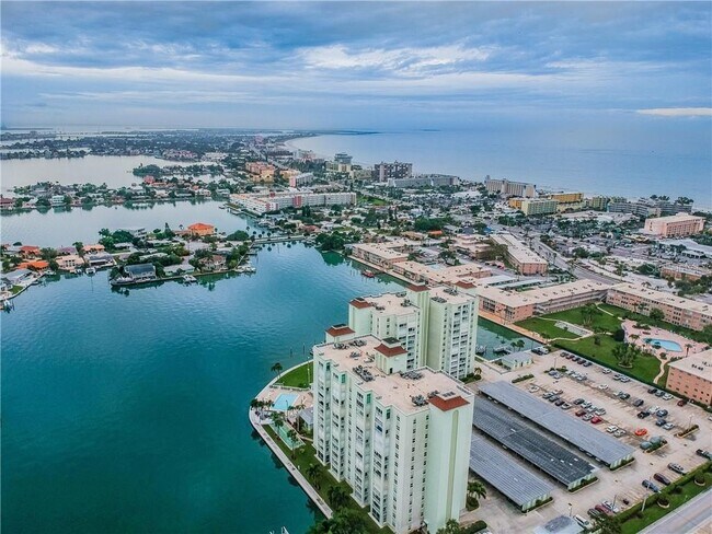 Foto del edificio - 400 64th Ave