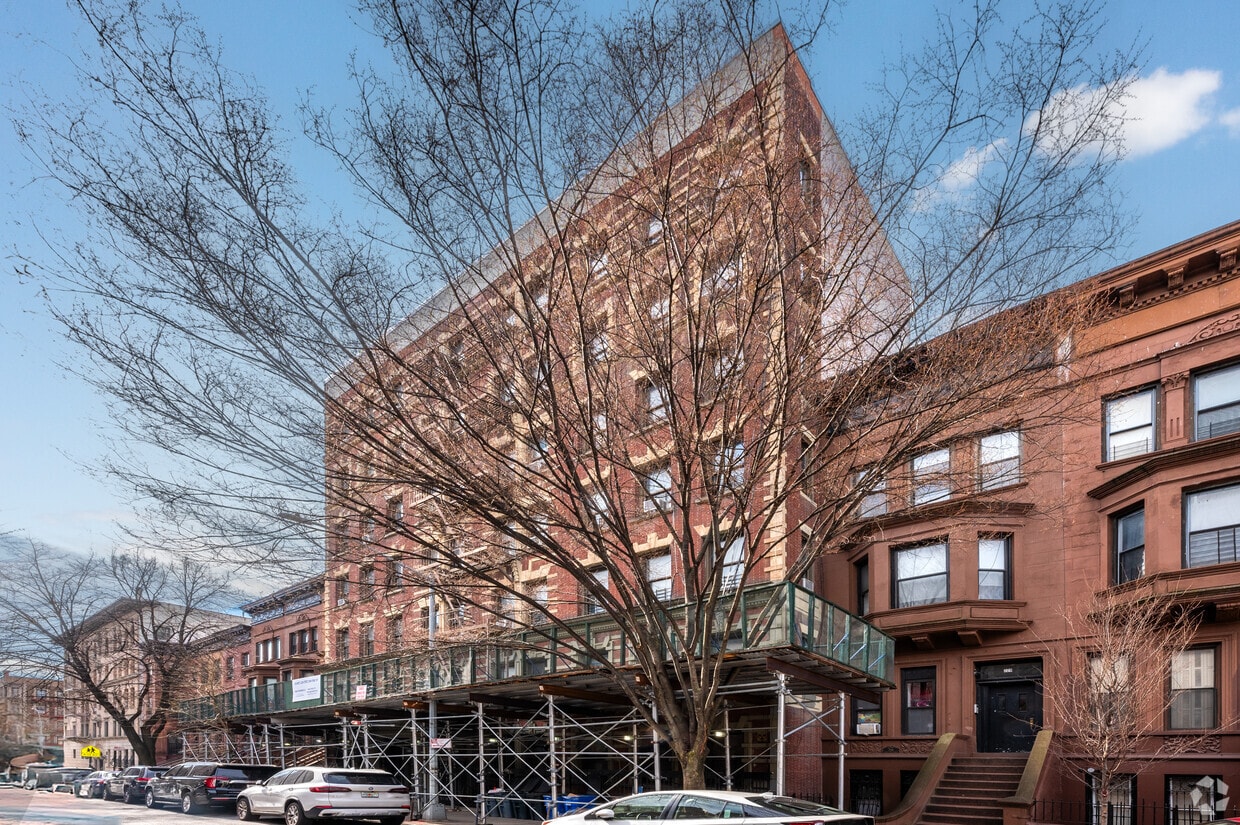 Building Photo - 218 W 112th St