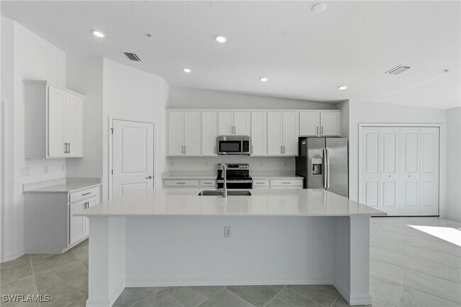 Foto del edificio - 15155 Bluffton Ln
