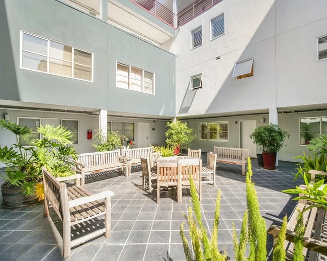 Building Photo - Modern Three Level 2 Bedroom/2 Bath Condo Loft Available Now!