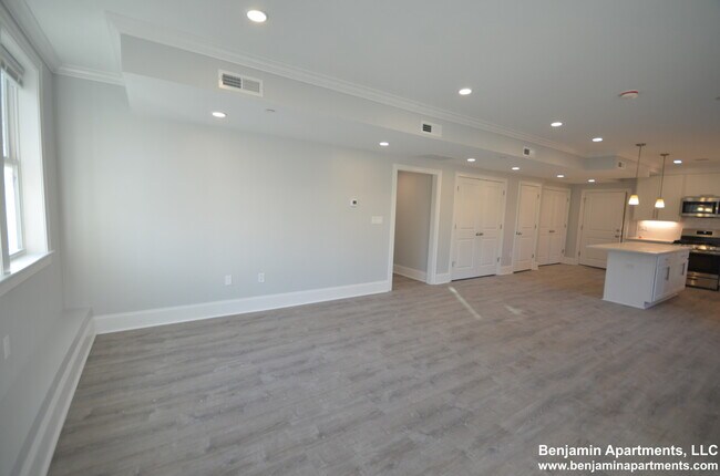 Building Photo - 120 Kenrick St