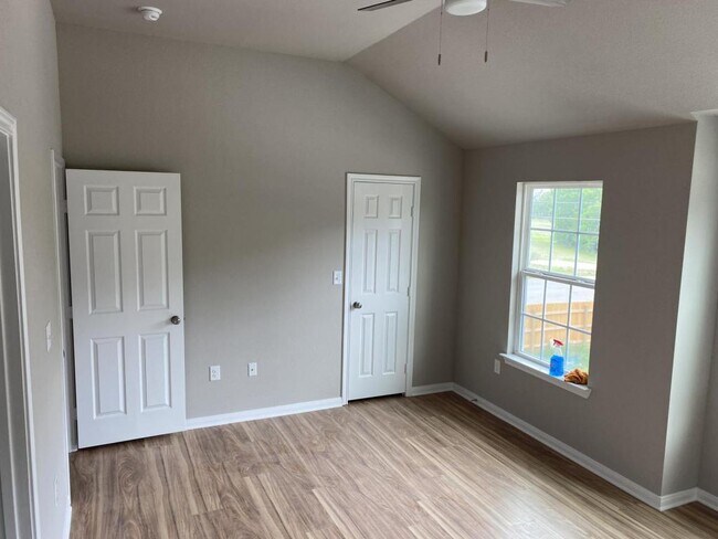 Foto del edificio - 103 Meyers Ter Cir