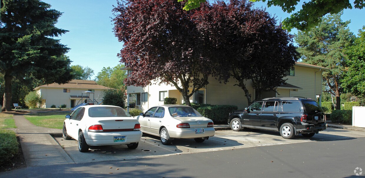 Livingston Village Apartments in Salem, OR