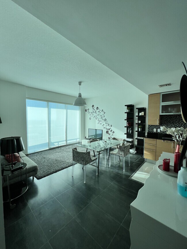Foto del edificio - 60 SW 13th St