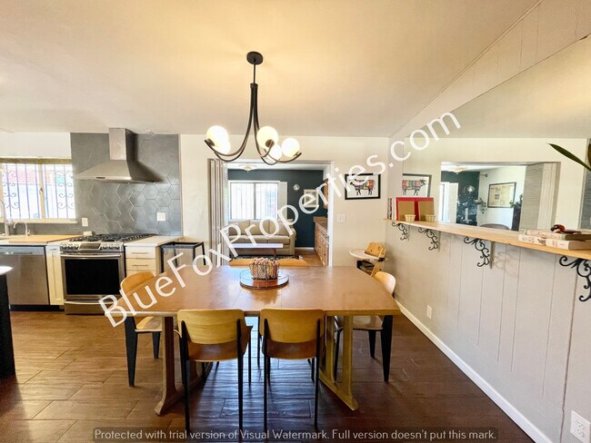 Foto del edificio - 3523 N Stewart Ave