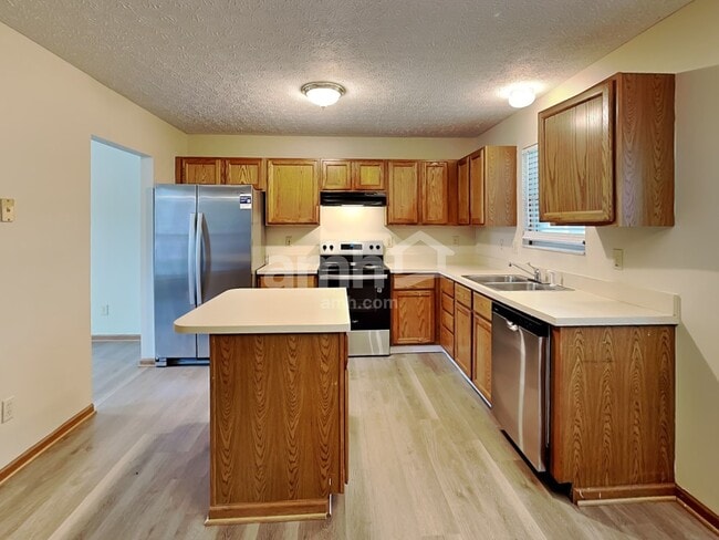 Building Photo - 8190 Pelham Dr