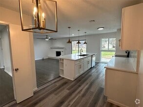 Building Photo - 10435 Cromwell Dr